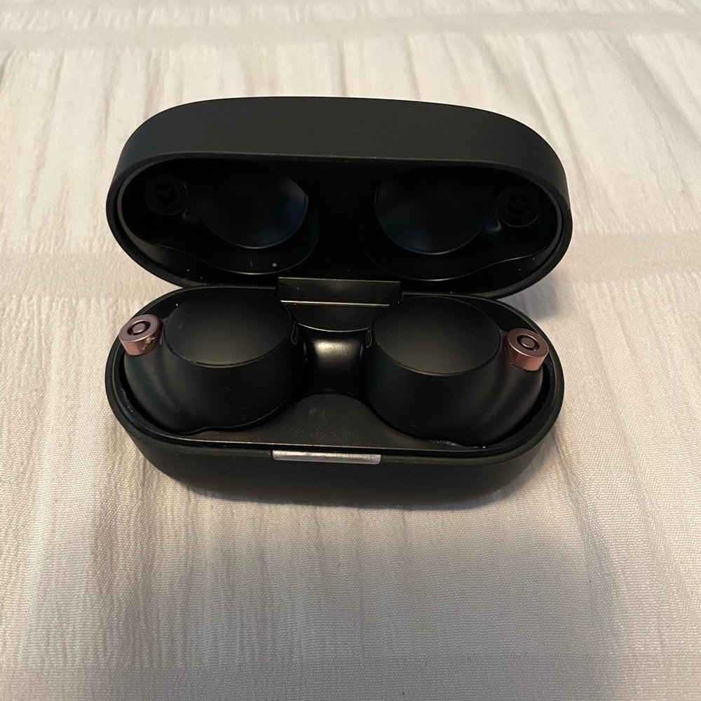 Sony wireless noise cancelling earbuds WF-1000XM4